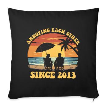 Nous nous embêtons les uns les autres depuis 2013 - Housse de coussin décorative 45 x 45 cm - noir - Devant