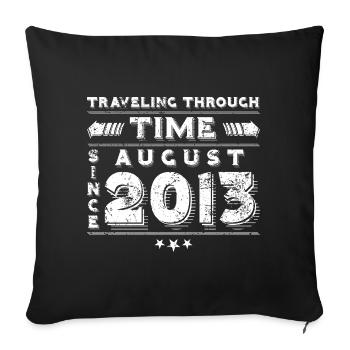 Vintage Zeitreise Geburtstags Design August 2013 - Sofakissenbezug 45 x 45 cm - Schwarz - Vorne