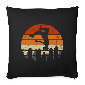 Acrobate au coucher de soleil sur la ligne d’horizon de la ville - Housse de coussin décorative 45 x 45 cm - noir - Devant