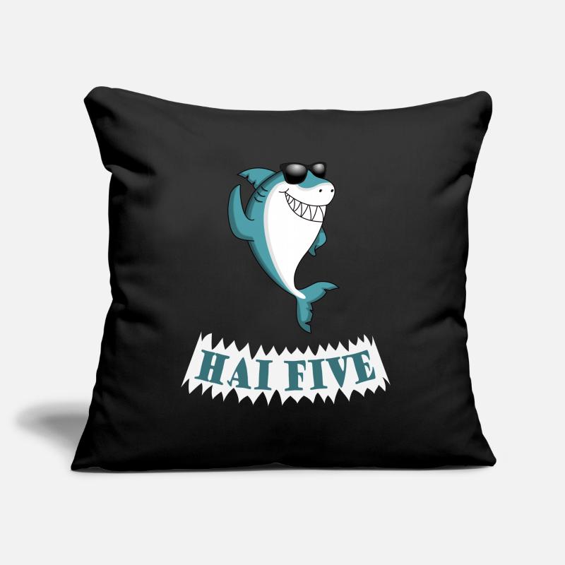 Haifisch High Five oder in dem Fall: HAI FIVE! Sofakissenbezug 45 x 45 cm