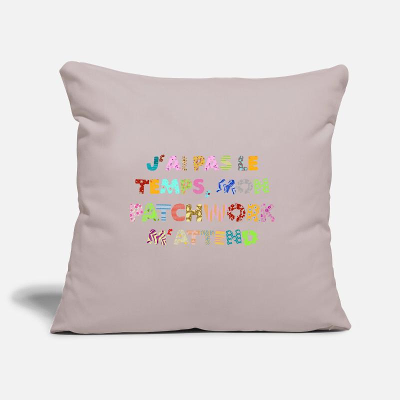 Patchwork: no time, my patchwork awaits me Sofa pillowcase 17,3'' x 17,3'' (45 x 45 cm)