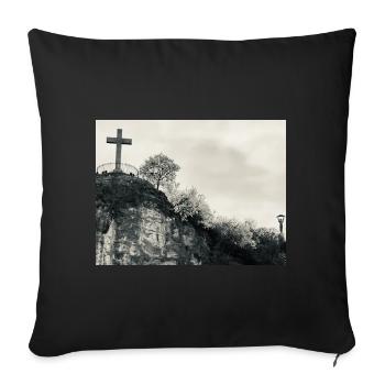 Stone Hill avec croix - Housse de coussin décorative 45 x 45 cm - noir - Devant