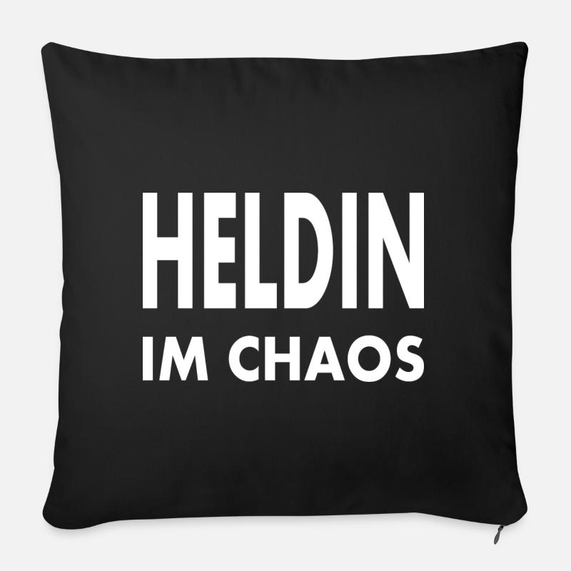 Heldin im Chaos - Sofakissenbezug 45 x 45 cm - Schwarz