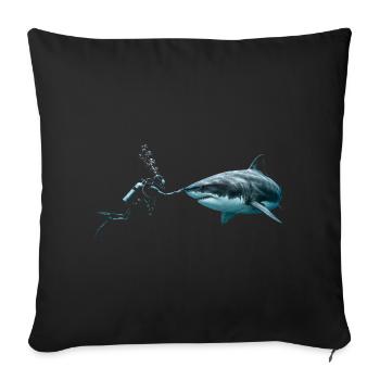 Scuba Diver Booping a Great White Shark  - Sofakissenbezug 45 x 45 cm - Schwarz - Vorne