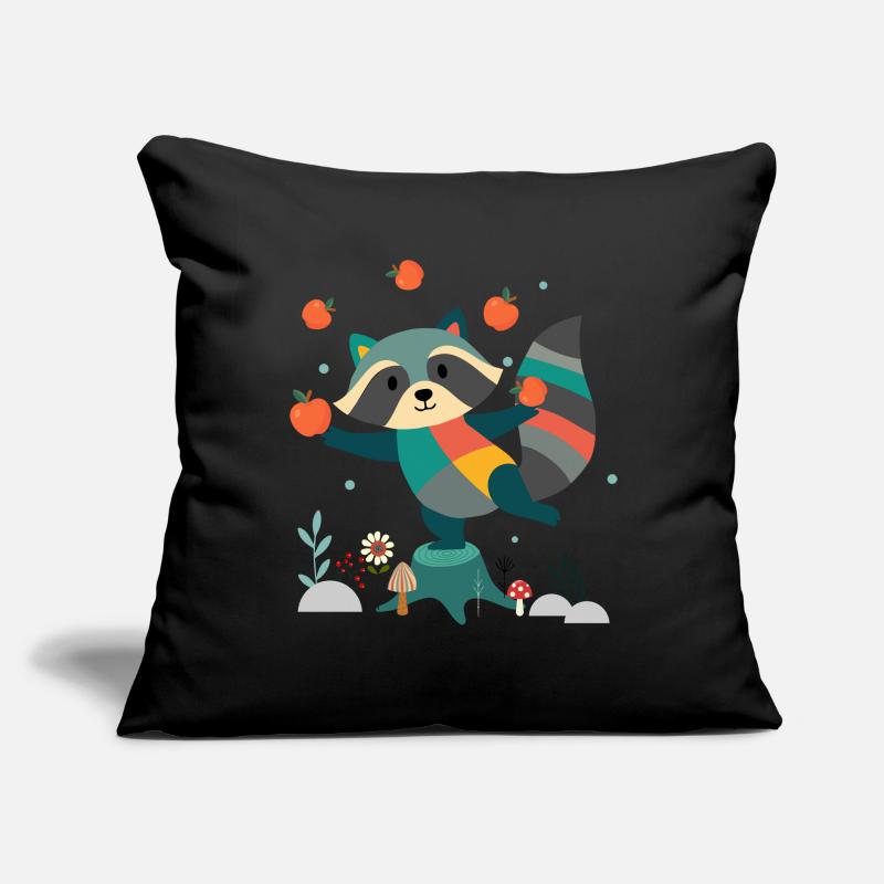 Verspielter Waschbär jongliert fröhlich mit Äpfeln Sofakissenbezug 45 x 45 cm