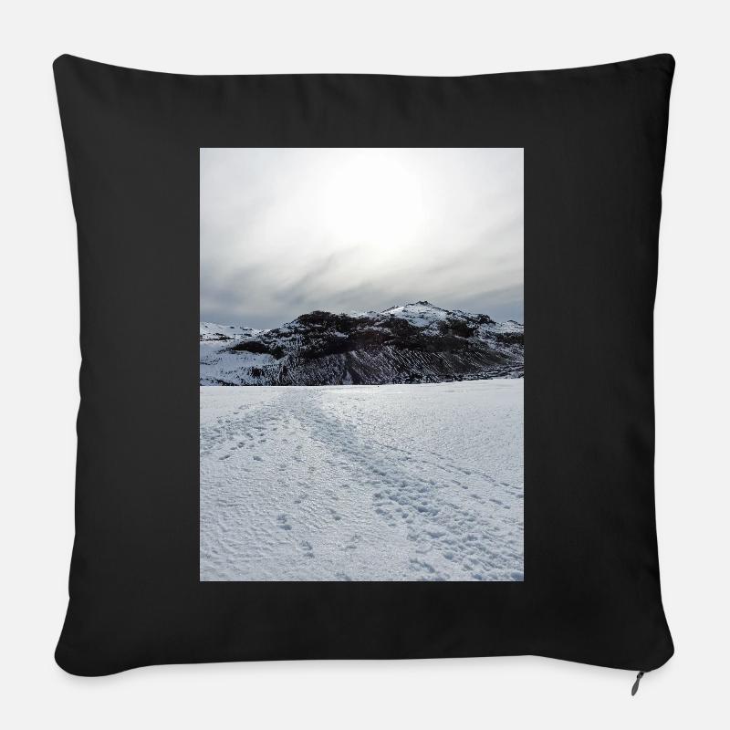 Snowbound Horizon Under Pale Sun - Sofa pillowcase 17,3'' x 17,3'' (45 x 45 cm) - black