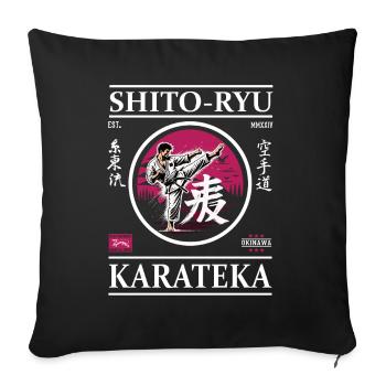 Shito-Ryu Karateka – Meister der Präzision - Sofakissenbezug 45 x 45 cm - Schwarz - Vorne