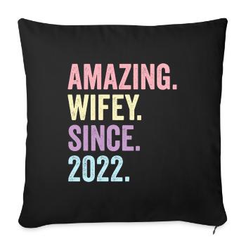 Amazing Wifey Since 2022 - Sofa pillowcase 17,3'' x 17,3'' (45 x 45 cm) - black - Front