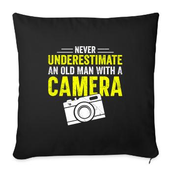 Never underestimate an old man with a camera - Housse de coussin décorative 45 x 45 cm - noir - Devant