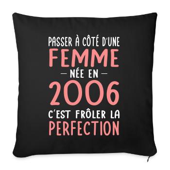 Geboren 2006 – Naht der Perfektion näher - Sofakissenbezug 45 x 45 cm - Schwarz - Vorne