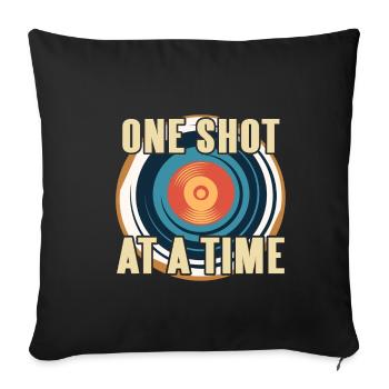 Schütze - One shot at a time - Sofakissenbezug 45 x 45 cm - Schwarz - Vorne