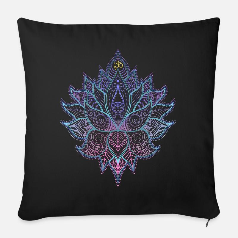 Indische Blume mit Ornamenten und Om Symbol - Sofakissenbezug 45 x 45 cm - Schwarz