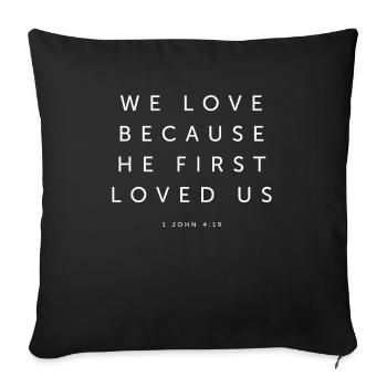 Wir lieben, weil er uns zuerst geliebt hat - religiös - Sofakissenbezug 45 x 45 cm - Schwarz - Vorne