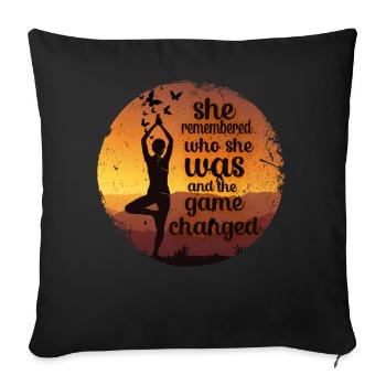 She Remembered Who She Was And The Game Changed - Sofa pillowcase 17,3'' x 17,3'' (45 x 45 cm) - black - Front