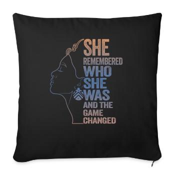 She Remembered Who She Was And The Game Changed - Sofa pillowcase 17,3'' x 17,3'' (45 x 45 cm) - black - Front