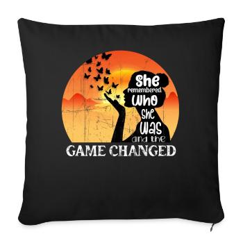 She Remembered Who She Was And The Game Changed - Sofa pillowcase 17,3'' x 17,3'' (45 x 45 cm) - black - Front