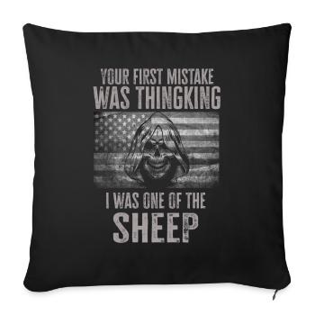 Votre première erreur a été de penser que j’étais un mouton - Housse de coussin décorative 45 x 45 cm - noir - Devant
