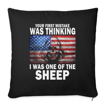 Votre première erreur a été de penser que j’étais un mouton - Housse de coussin décorative 45 x 45 cm - noir - Devant