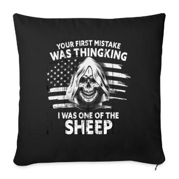 Votre première erreur a été de penser que j’étais un mouton - Housse de coussin décorative 45 x 45 cm - noir - Devant