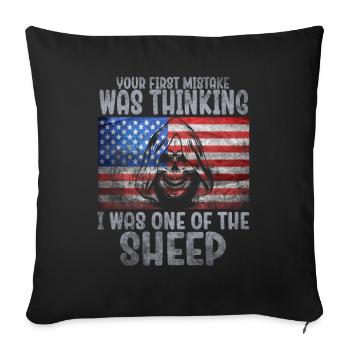 Votre première erreur a été de penser que j’étais un mouton - Housse de coussin décorative 45 x 45 cm - noir - Devant