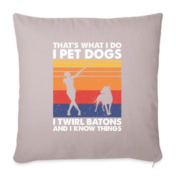 C’est ce que les chiens de compagnie font tournoyer les matraques et savent les choses - Housse de coussin décorative 45 x 45 cm - taupe clair - Devant