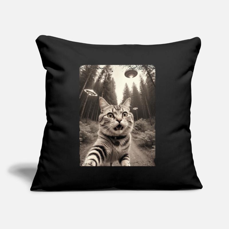 Katzen Selfie mit Außerirdischem Raumschiff Design Sofakissenbezug 45 x 45 cm