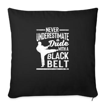 Kampfsportarten Unterschätze niemals einen Kerl - Sofakissenbezug 45 x 45 cm - Schwarz - Vorne