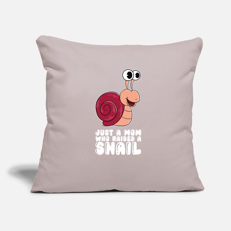 Eine Mutter Die Eine Schnecke Aufgezogen Hat Sofakissenbezug 45 x 45 cm