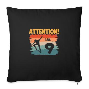 Attention! I am 9 - Sofakissenbezug 45 x 45 cm - Schwarz - Vorne