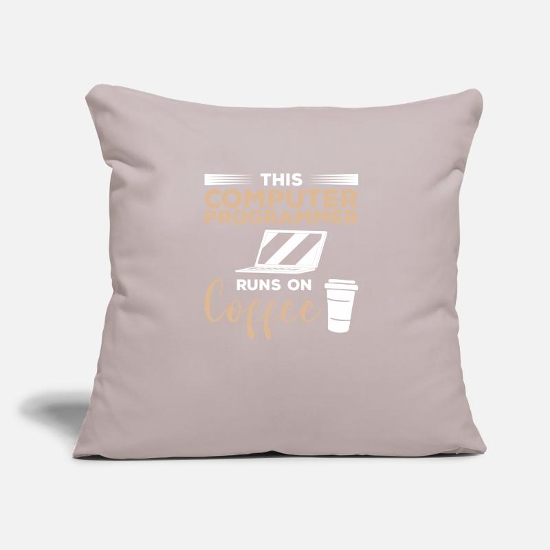 Dieser Computerprogrammierer läuft auf Kaffee Sofakissenbezug 45 x 45 cm