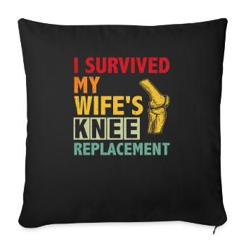 Ich überlebte die Knie-OP meiner Frau - Sofakissenbezug 45 x 45 cm - Schwarz - Vorne