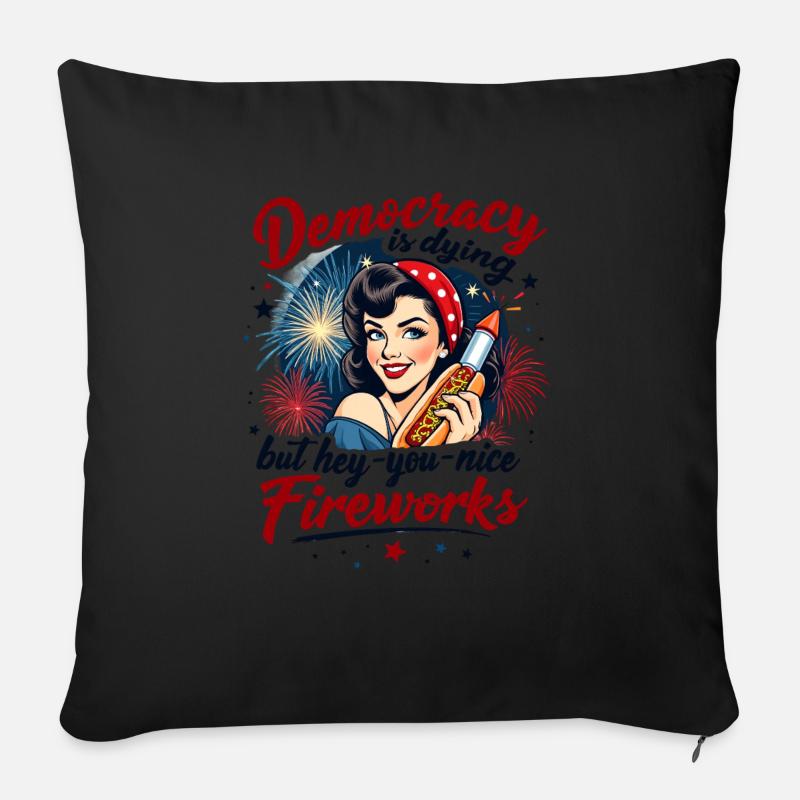 Democracy Is Dying But Here Are The Fireworks - Sofakissenbezug 45 x 45 cm - Schwarz