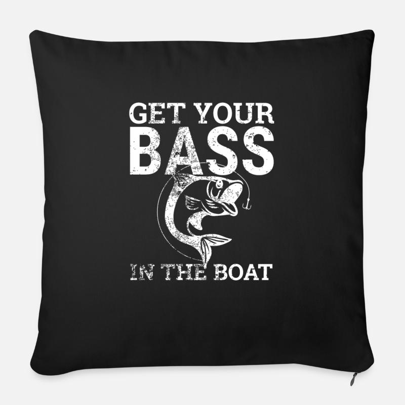 Obtenez votre basse dans la chemise de bateau - cadeau de pêche - Housse de coussin décorative 45 x 45 cm - noir