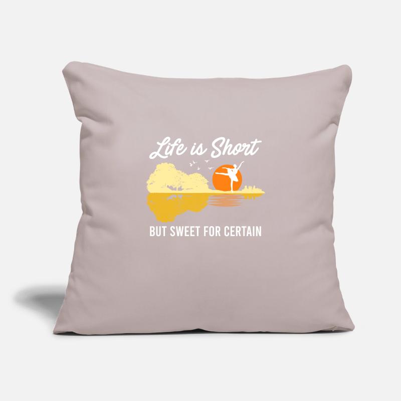 La vie est courte mais douce pour certaines guitares Housse de coussin décorative 45 x 45 cm