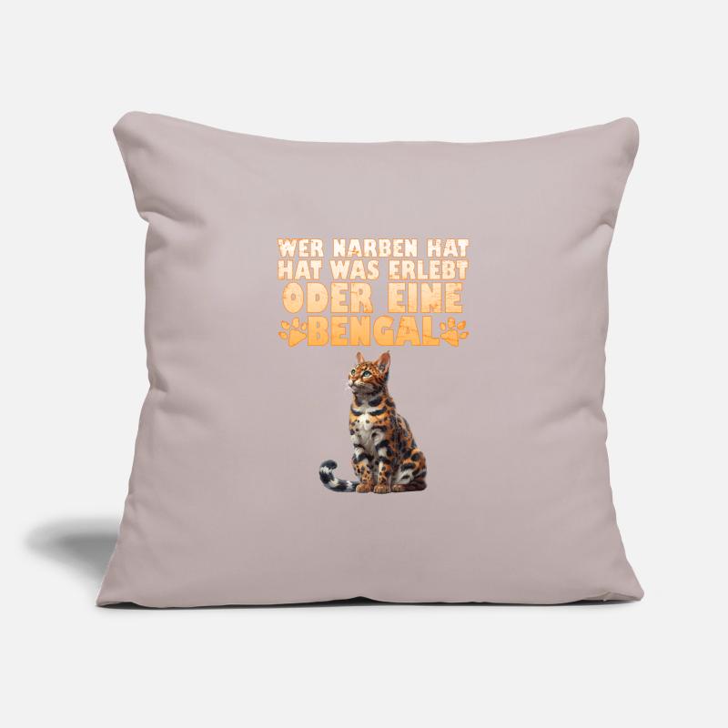 Bengalkatze WER NARBEN HAT HAT WAS ERLEBT ODER Sofakissenbezug 45 x 45 cm