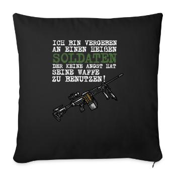 Ich bin vergeben an einen Soldaten Maschinengewehr - Sofakissenbezug 45 x 45 cm - Schwarz - Vorne