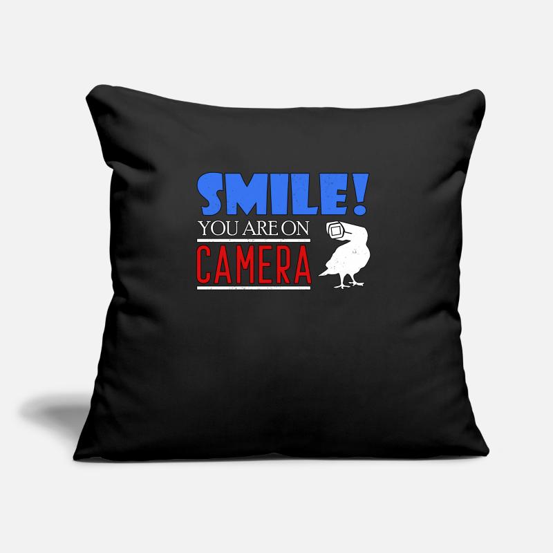 Souriez que vous êtes devant la caméra Housse de coussin décorative 45 x 45 cm