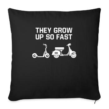 They Grow Up So Fast Roller Motorroller Scooter - Sofakissenbezug 45 x 45 cm - Schwarz - Vorne
