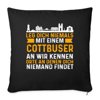 Leg Dich Niemals Mit Einem Cottbuser An - Sofakissenbezug 45 x 45 cm - Schwarz - Vorne
