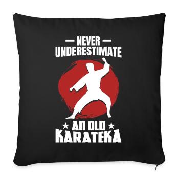 Ne sous-estimez jamais un vieux karatéka - Housse de coussin décorative 45 x 45 cm - noir - Devant
