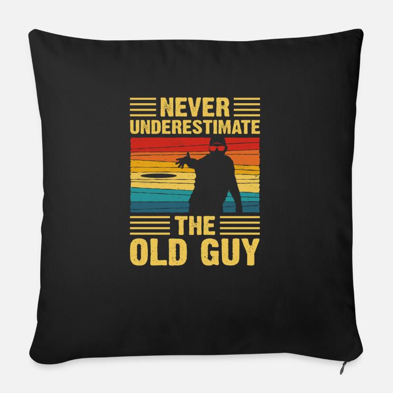 Never Underestimate The Old Guy Disc Golf Vintage - Sofa pillowcase 17,3'' x 17,3'' (45 x 45 cm) - black