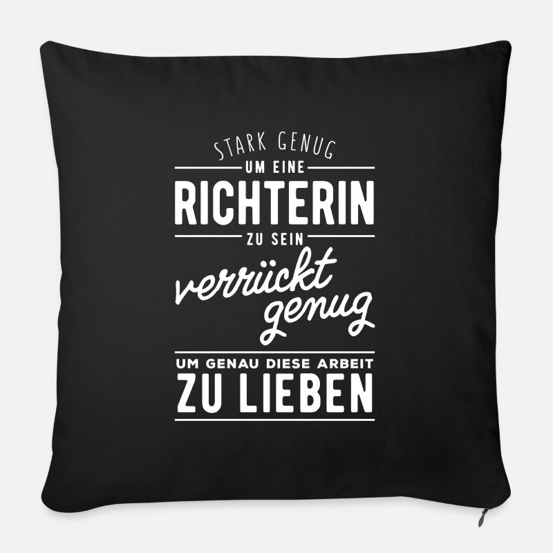 Stark genug, um Richterin zu sein. Verrückt genug - Sofakissenbezug 45 x 45 cm - Schwarz