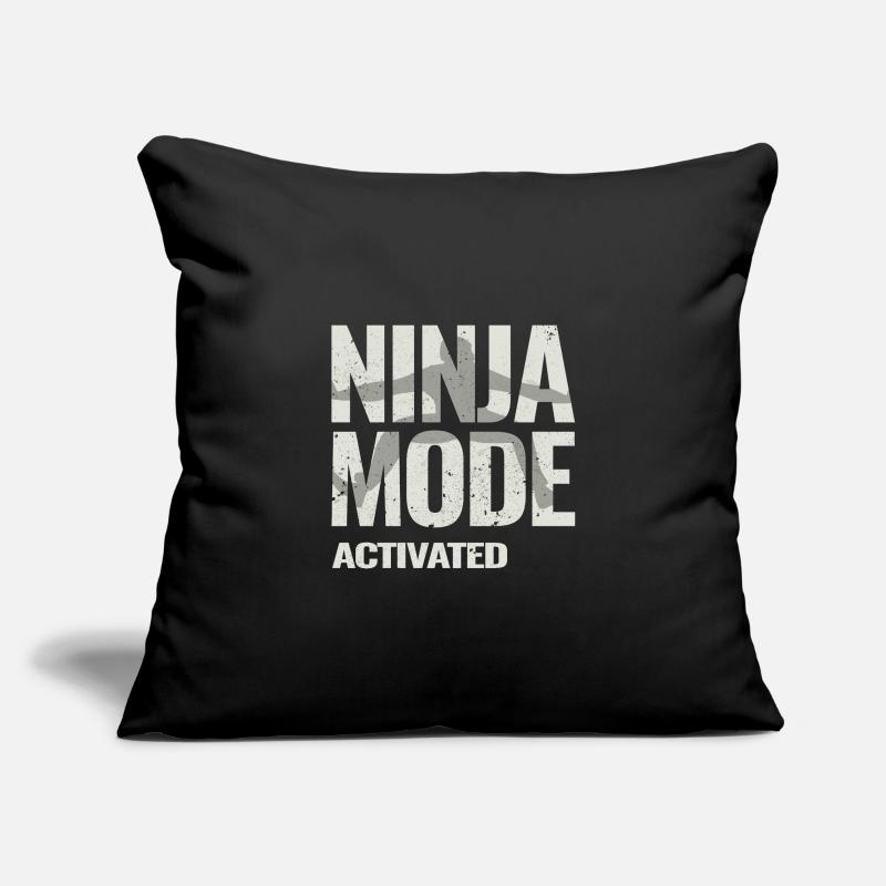 Ninja Warrior - Mode Ninja activé Housse de coussin décorative 45 x 45 cm