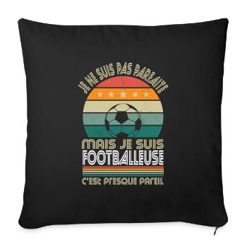Je ne suis pas parfaite mais je suis footballeuse - Housse de coussin décorative 45 x 45 cm - noir - Devant