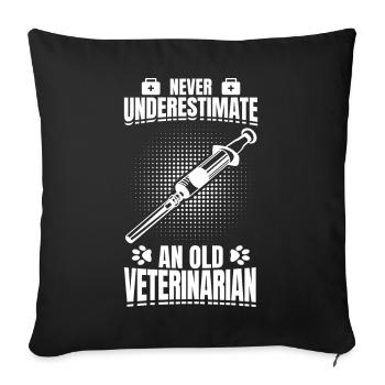Never Underestimate An Old Veterinarian - Sofa pillowcase 17,3'' x 17,3'' (45 x 45 cm) - black - Front