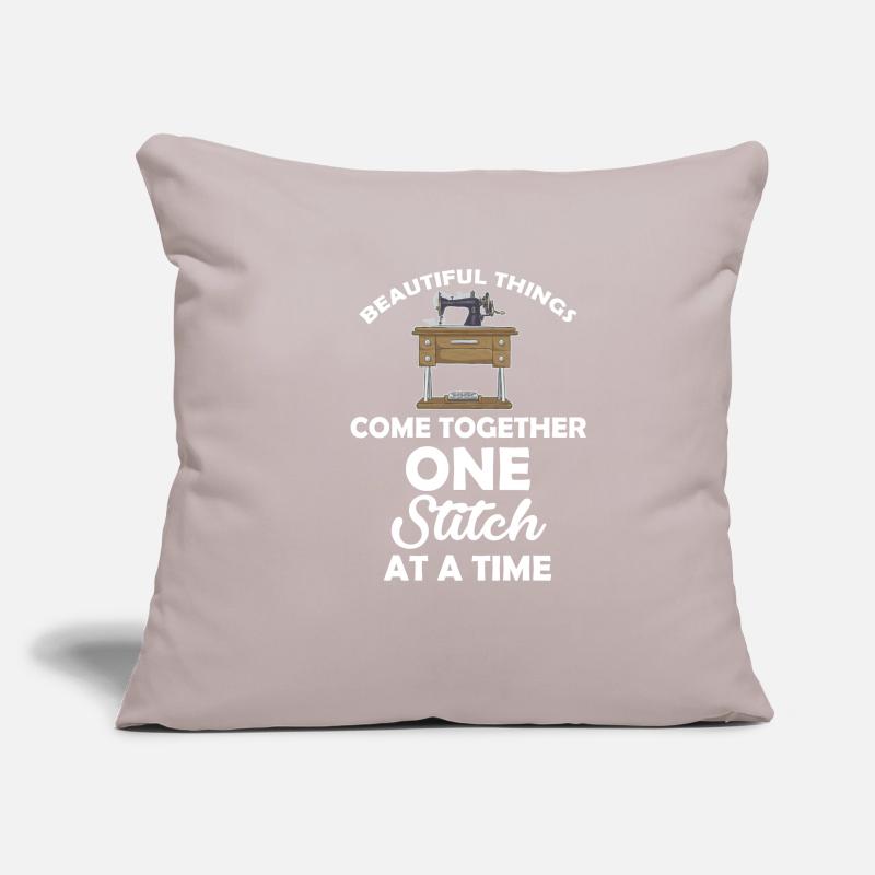 De belles choses s’assemblent point par point. Housse de coussin décorative 45 x 45 cm