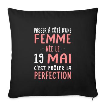 Anniversaire - Née le 19 Mai Frôler perfection - Housse de coussin décorative 45 x 45 cm - noir - Devant