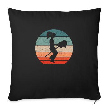 Hobby Horsing Mädchen reitet auf Steckenpferd - Sofakissenbezug 45 x 45 cm - Schwarz - Vorne