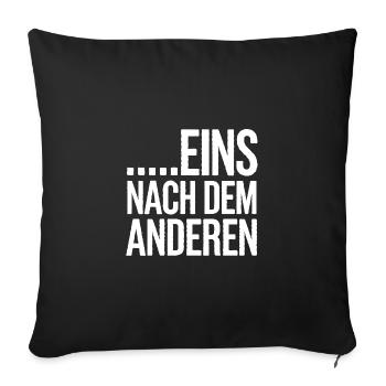 Eins nach dem Anderen der Reihe nach - Sofakissenbezug 45 x 45 cm - Schwarz - Vorne