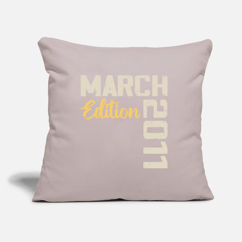 Mars 2011 Cadeau Anniversaire Mars 2011 Housse de coussin décorative 45 x 45 cm